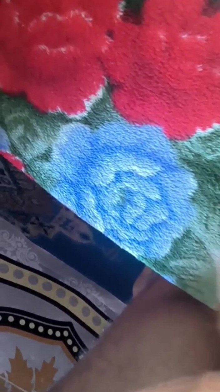 Aminaarab: Fodendo minha bunda com seu pau grande