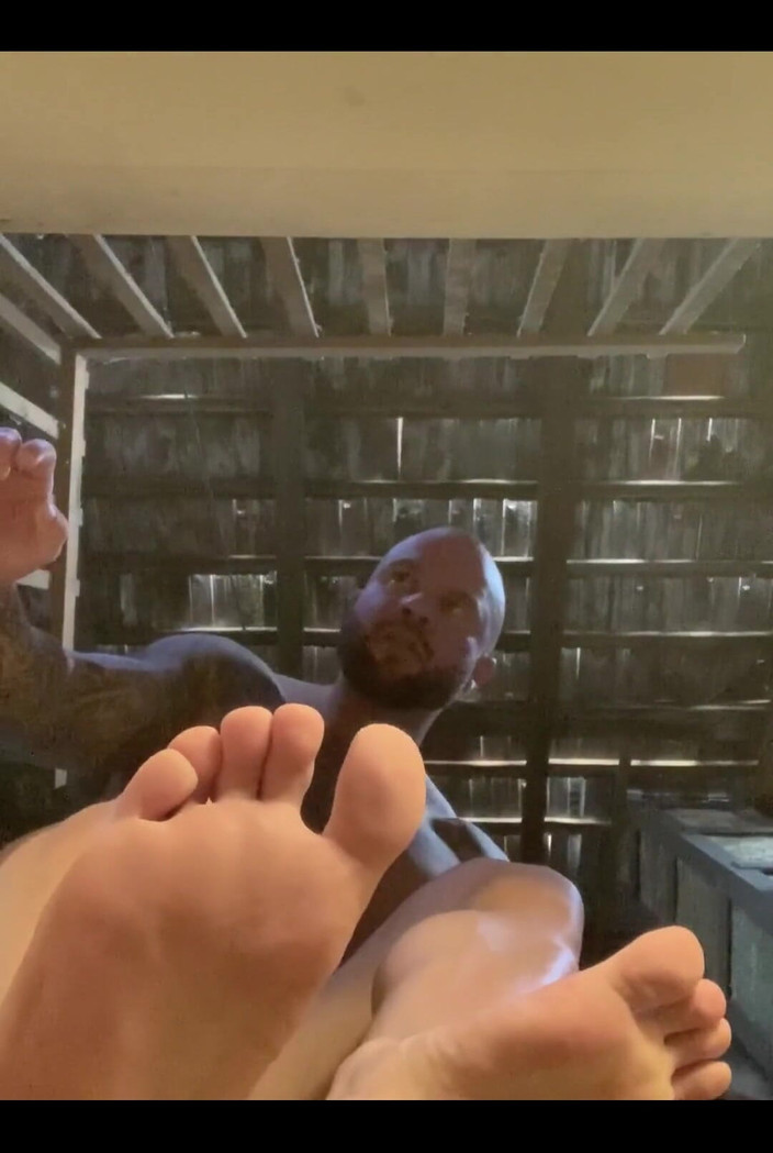 Jasons feet: Picioare uriașe