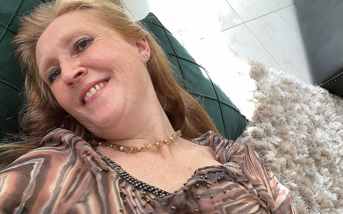 Angelica private: Sudut pandangan dekat yang melampau dalam perspektif sudut pandangan pertama...