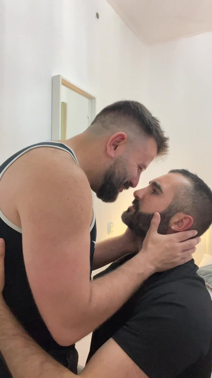 Growing teddy: Italian and Spanish Bears Kissing