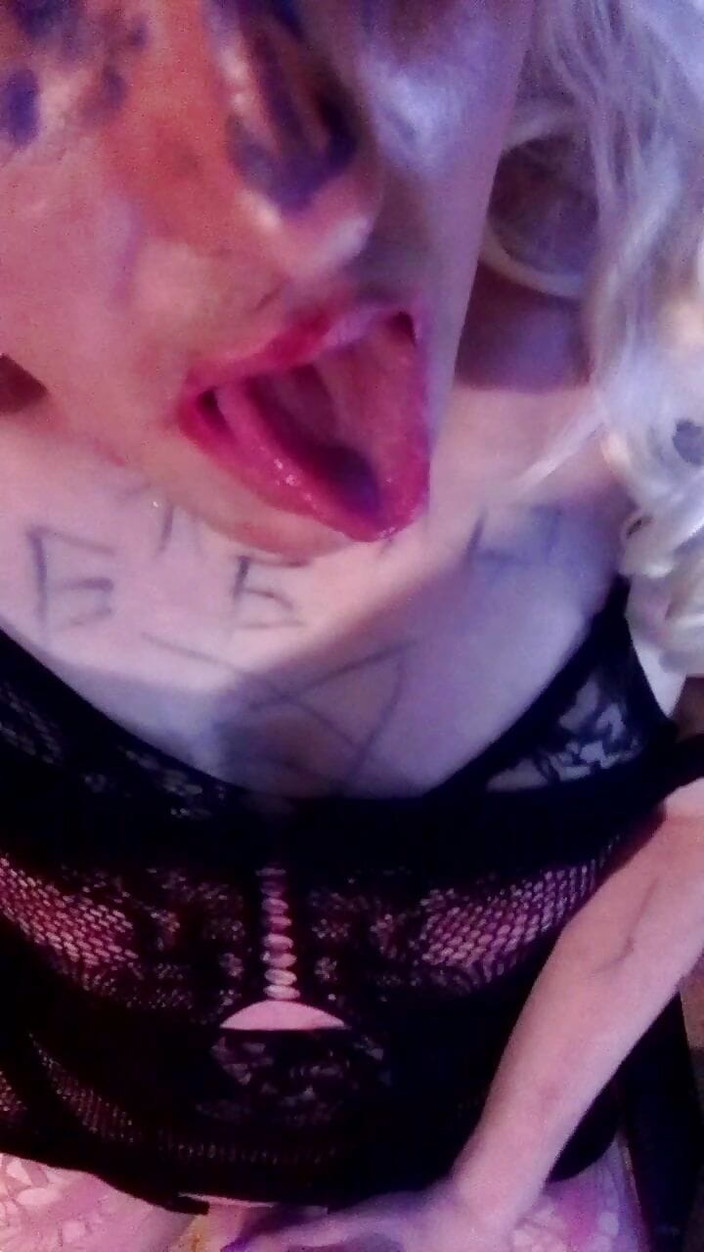 Push ego trip: एकल शरीर कला हस्तमैथुन