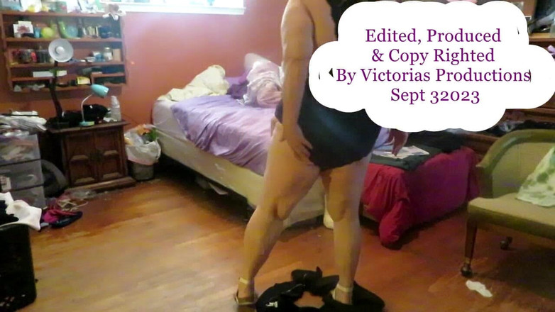 BBW nurse Vicki adventures with friends: Vicki lagi asik tari bugil sama suster nakal ini