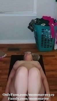 Hot MILF Does Naked Yoga!