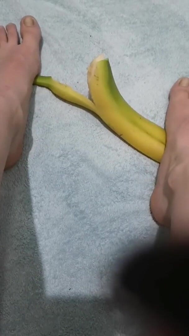 Erotic college: My roommate like eat bananas after video