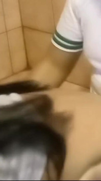 Estudante de 18 anos fodendo no vestiário