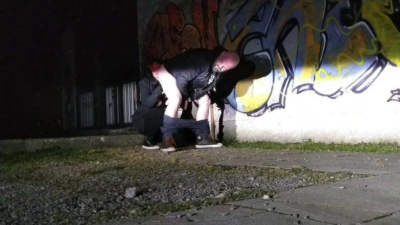 Toilet Mommy: Açık Havada Teşhir Kız Adamın Götünü Yalıyor