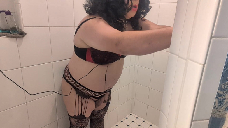 Tongue Lashor 69: Shower Time 02