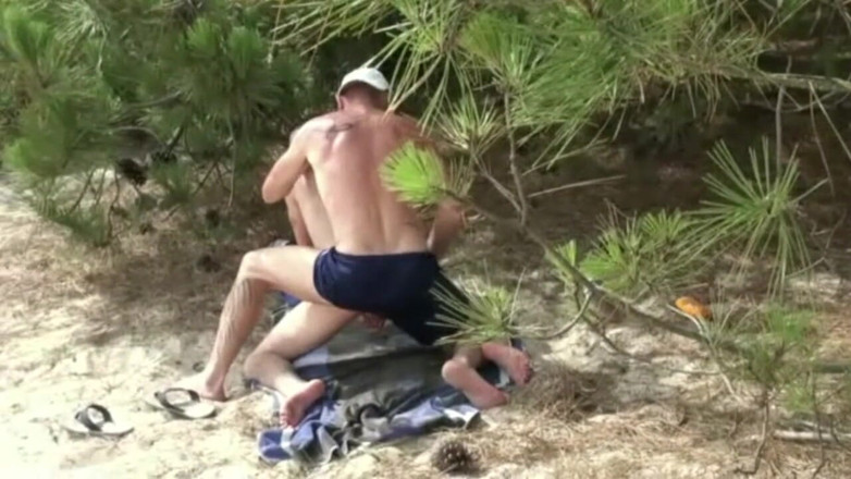 Gaybareback: Rak suga xxl kuk från den offentliga stranden