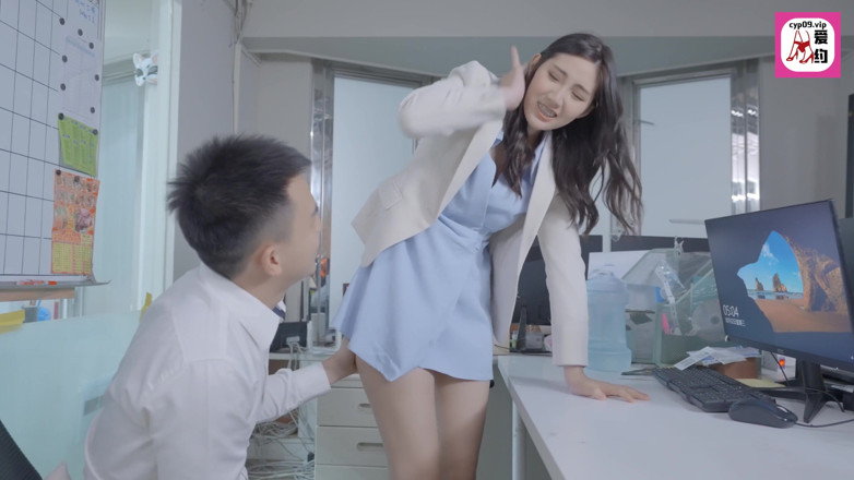 SWAG.live: 在会议室与大奶女老板发生性关系