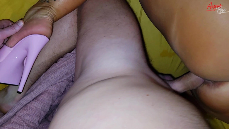 Anna Fire: 하이힐을 신은 아픈 계모를 털어주기