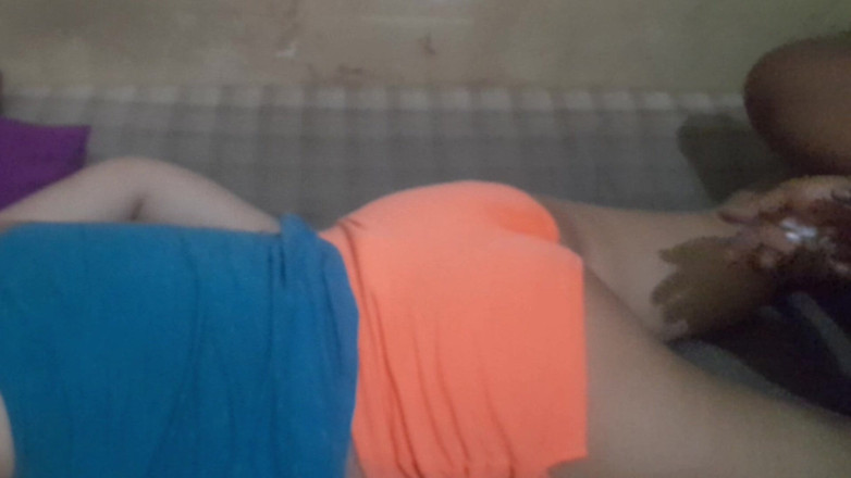 Angelina pop: Rochia de mireasă a unei femei cu o bandă rasă