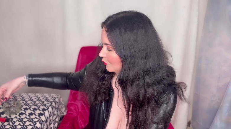 MissFFW: 담배를 즐기는 미스 Ffw