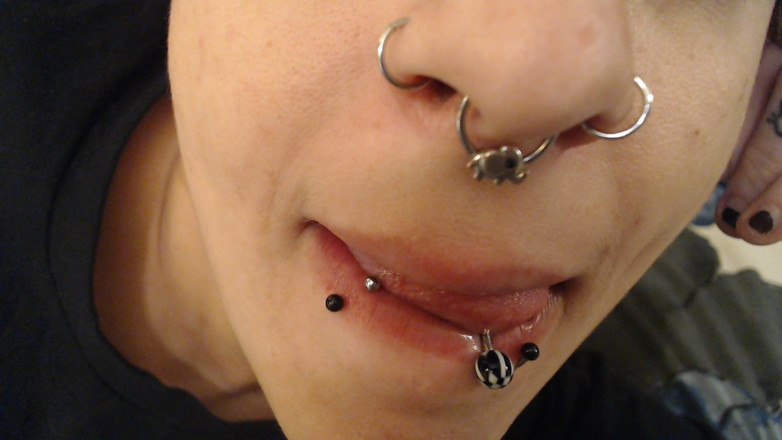 Abby Anna: 6 piercings- hora de jogar closeup