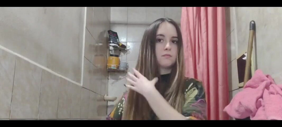 RavenHearth666VIP: Saya suka berus rambut saya