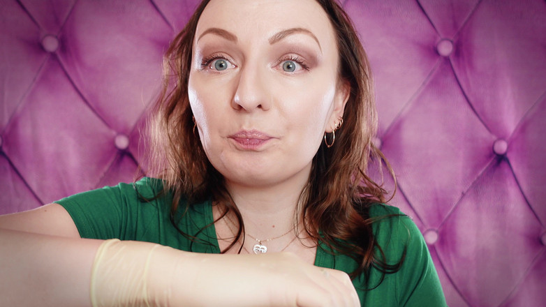 Arya Grander: Asmr a detail: Obryně Pohltí fetiš - lízání aut z čokolády. Závorky.