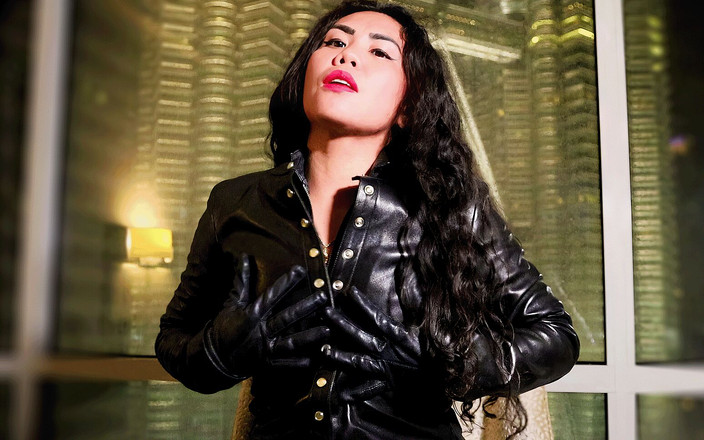 DominaFireOfficial: Kožená Feitsh Asmr od Dominafire