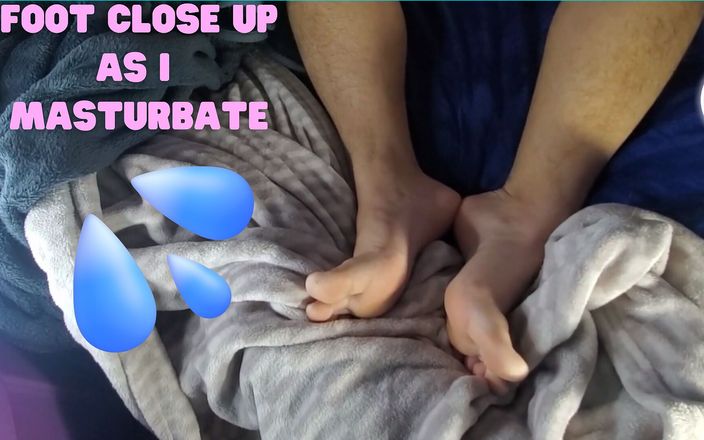 Mika Haze: Watch my feet while I masturbate