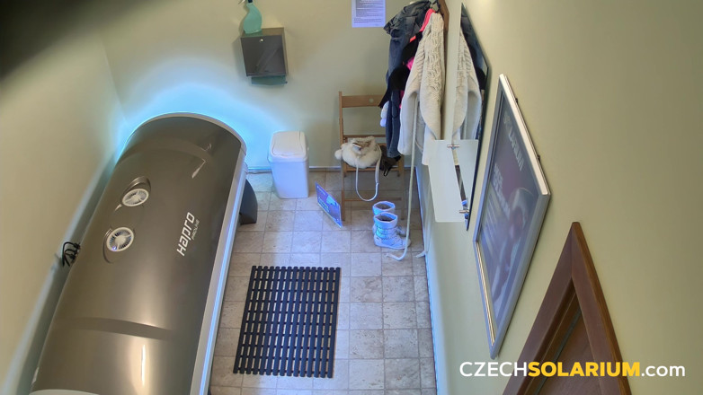 Czech Solarium: Czech Solarium 3: Model Puts on a No-holds-barred Tanning Show
