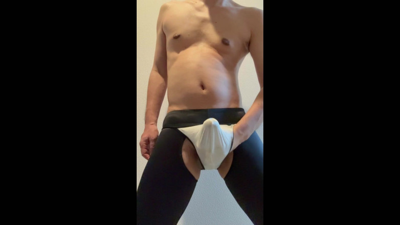 LovePantyBoy: सफेद पैंटीज और लेगिंग में हस्तमैथुन