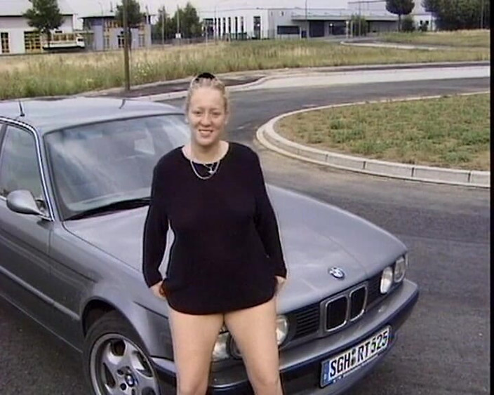 BB Video - Old School: Duitse milf pissende blondine