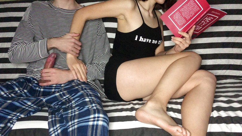 Sugary Kitty: 继兄弟把我的手放在他的鸡巴上！但我不知道他有这么熟练的手！高潮