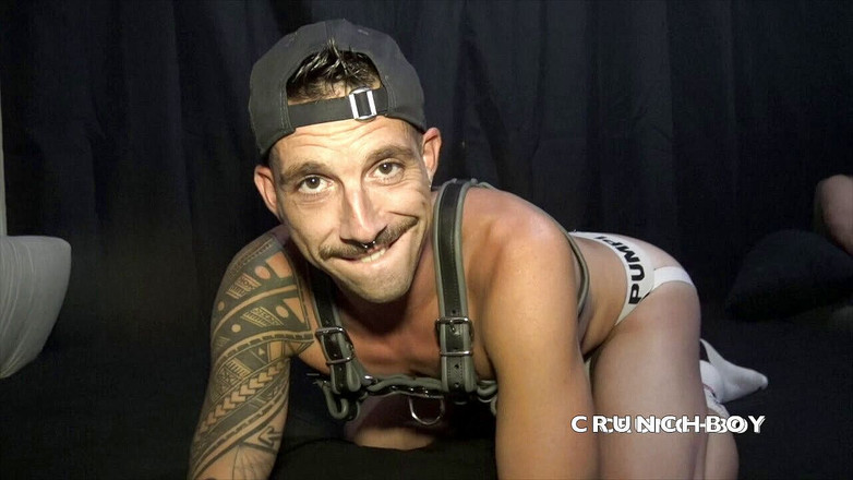 The official French bareback channel: Homosexual futut fără prezervativ de o curioasă heterosexuală cu față...