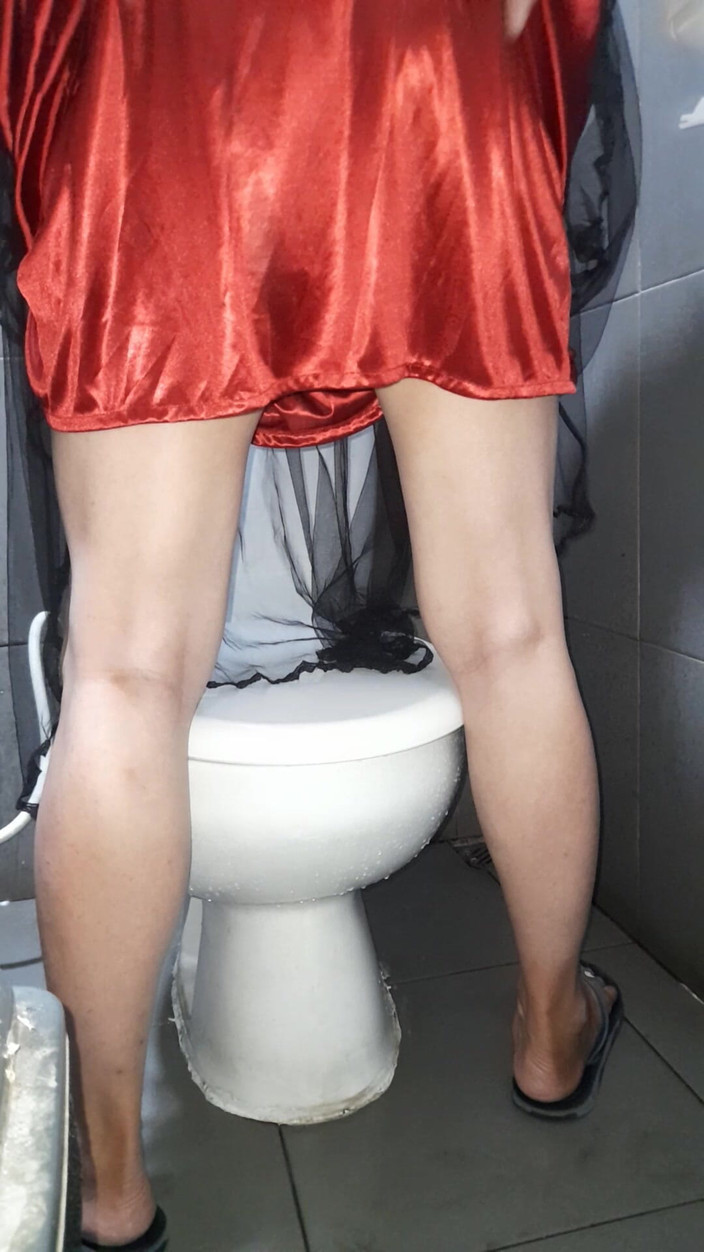 Naomisinka: Ejaculare în căptușirea din mătase satinată de la o rochie frumoasă