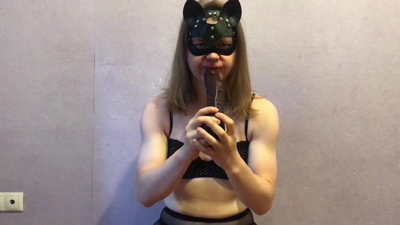 Elise Woods: Sissy Elise sitting blowjob and deepthroat