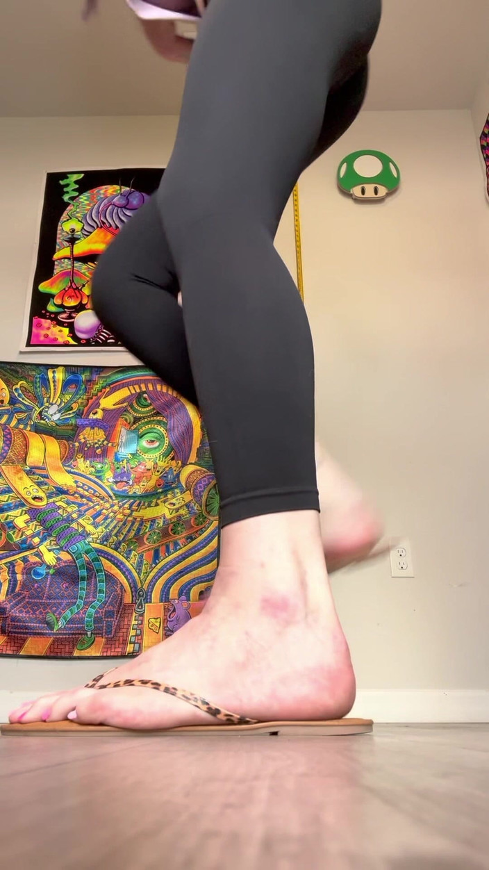 Peppermint Giantess: Stomping Hard in Flip Flops