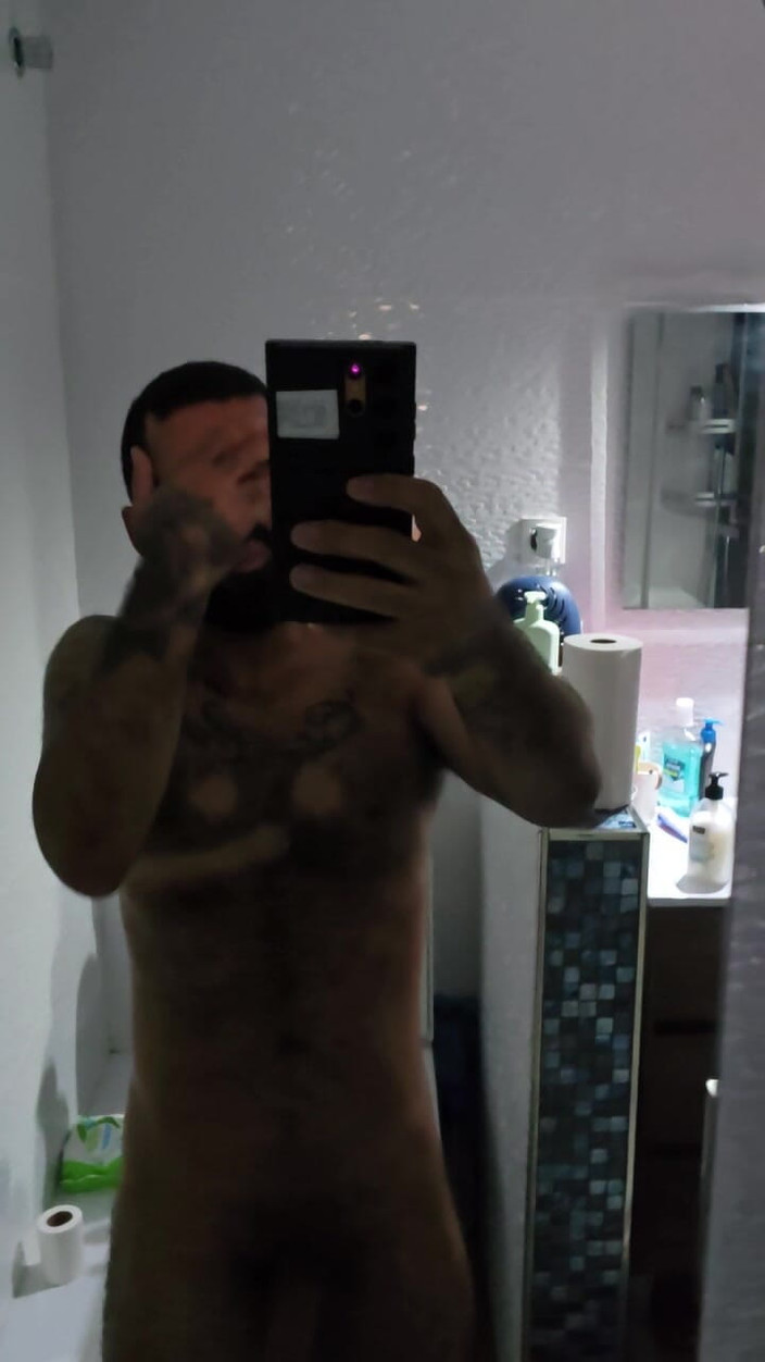 Rnly super guapo: Aku lagi asik muasin memekku sendirian!