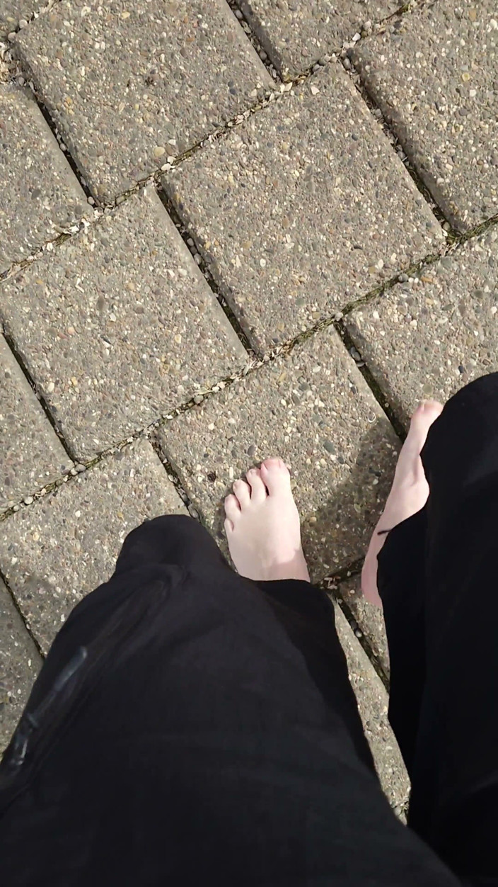 Footfetish: Barefoot in the September North Sea in Wangerland