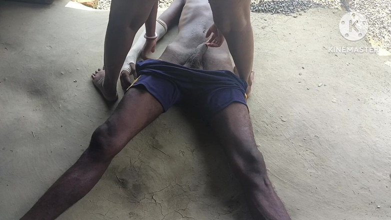 Nenika: Сьогодні бхабхі накинулася на мене і трахнула мене