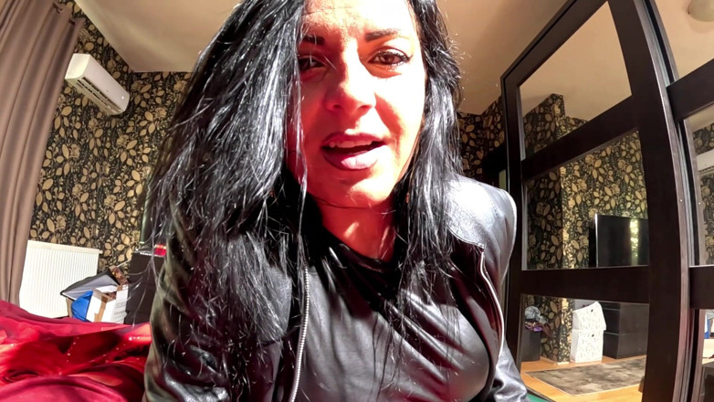 MilfyCalla: Leather Gloves Handjob. Smoking, Leather Coat and Cum on Leather