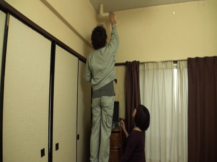 Raptor Inc: Она не жаль, что ее трахает этот трудоемкий молодой мужчина на вокзале