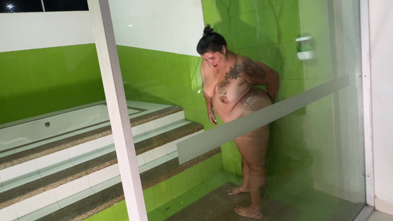 Lexly_16: My Pod Sucks My Cock and Lets Me Shower with...