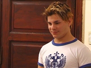 Bi All Means: Joven amigo quiere follar el coño y el culo de...