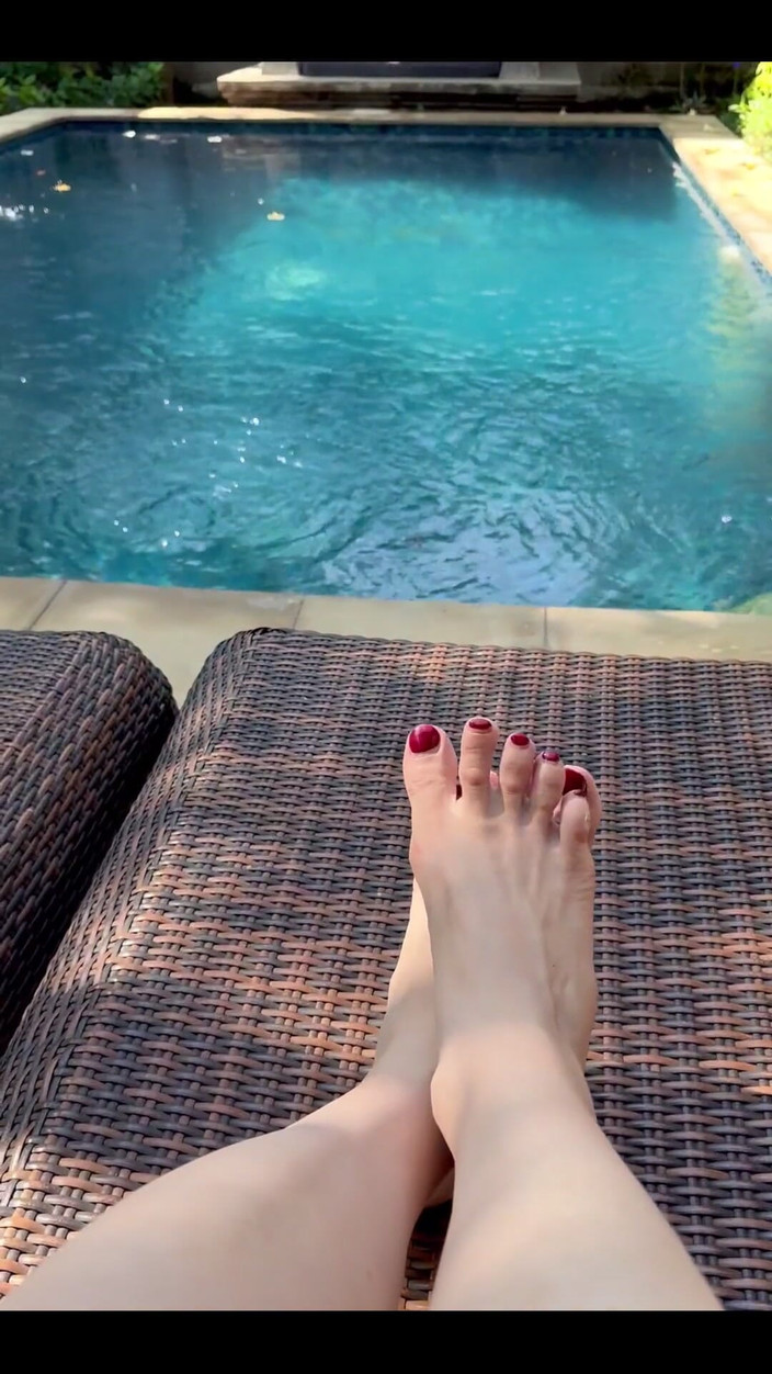 Aerie Rei: Good Morning. Here’s One Especially for the Feet Fans