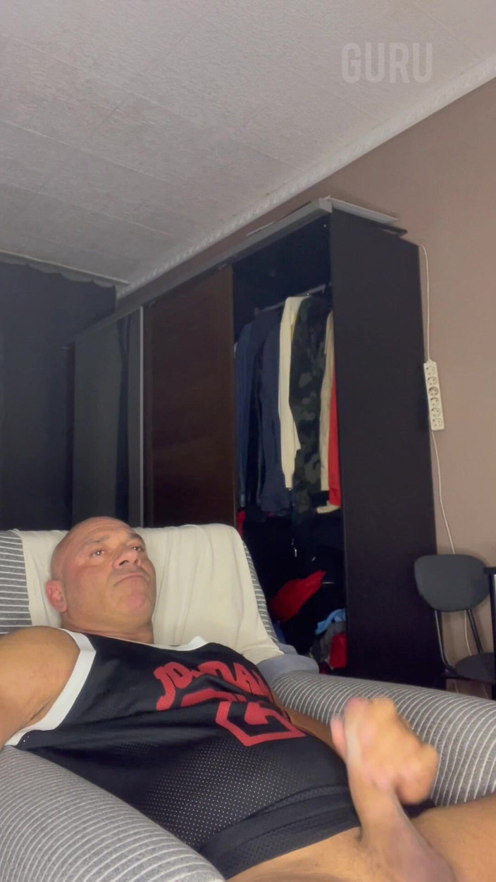 Mr. Guru: Mr Guru Home Wank Jerk