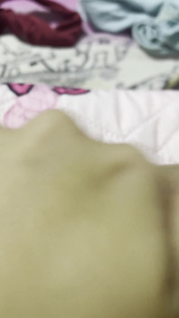 女人如果手淫她多汁的阴部，她的喜悦