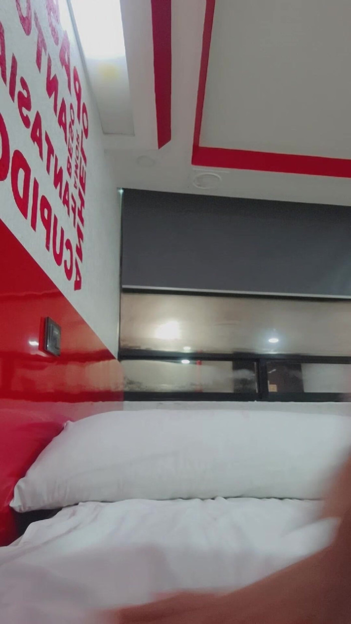 Crystal Phoenix: Adakah anda suka pantat saya?