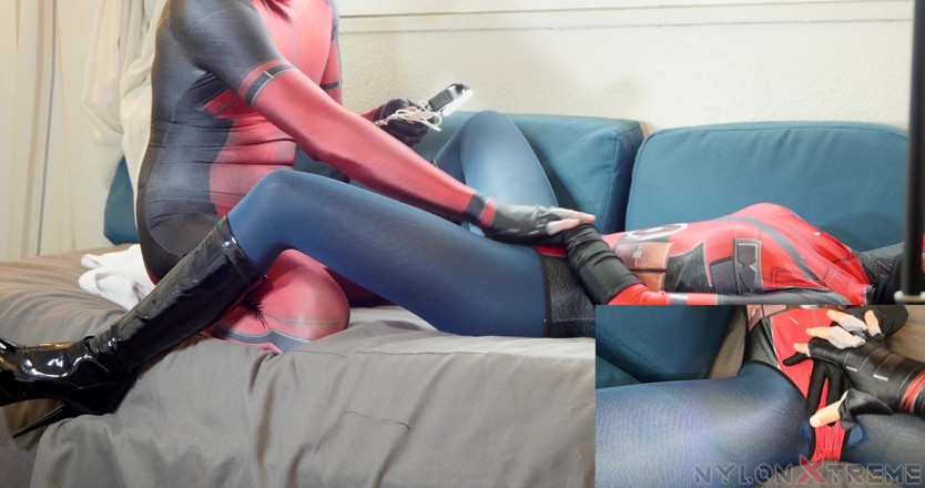 Nylon Xtreme: Nora Fox fetish masturbation legs