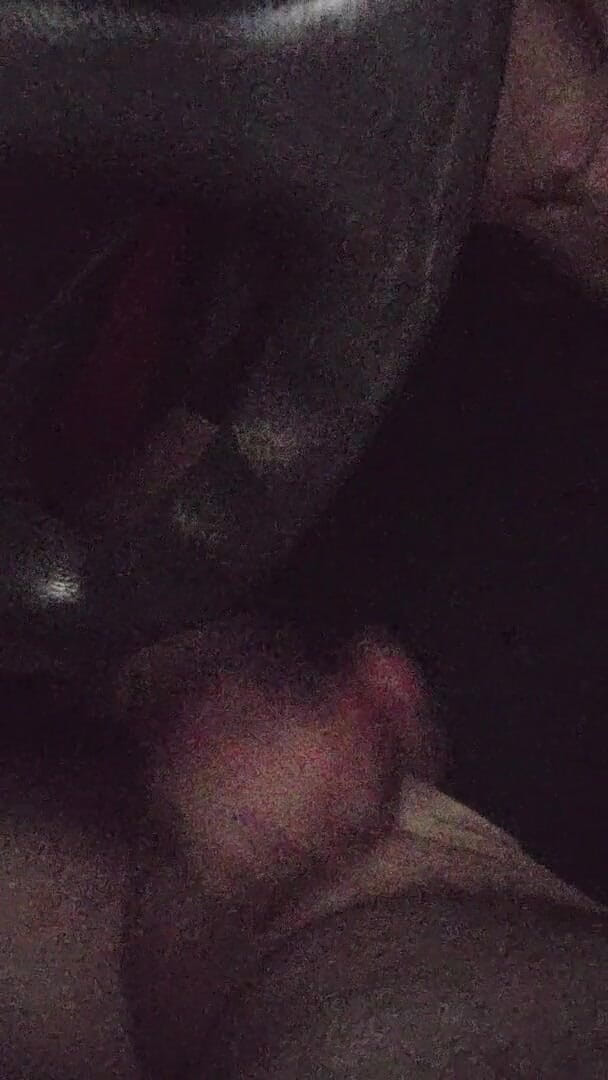 Incredible Dick: Napalony facet szarpie się w ciężarówce
