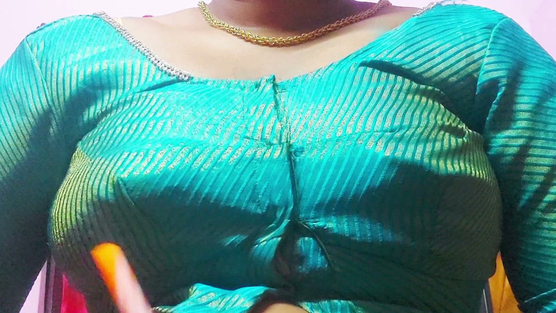 Desi Mohini: Hintli arkadaşının üvey kız kardeşiyle ateşli seks