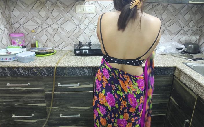 Saarabhabhi6: Bhabhi Alon en casa y llegando a mi habitación para...