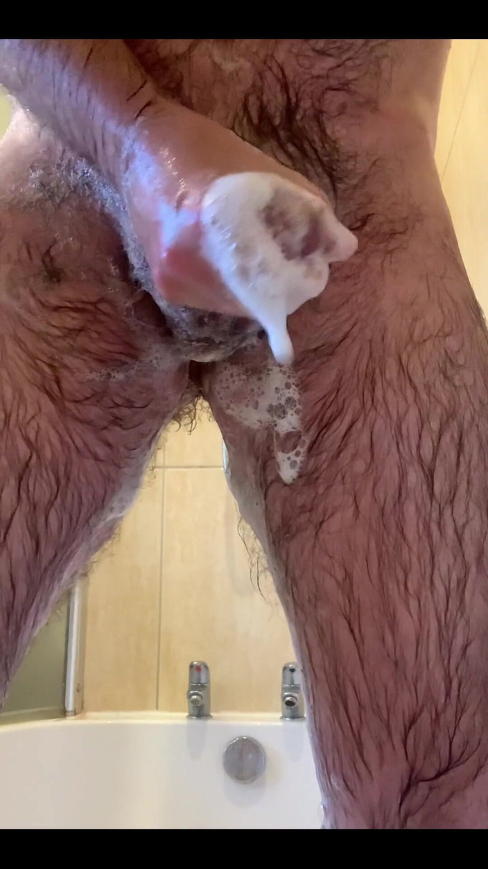 Djdavexxx: Anyone Want to Join Me in the Shower?