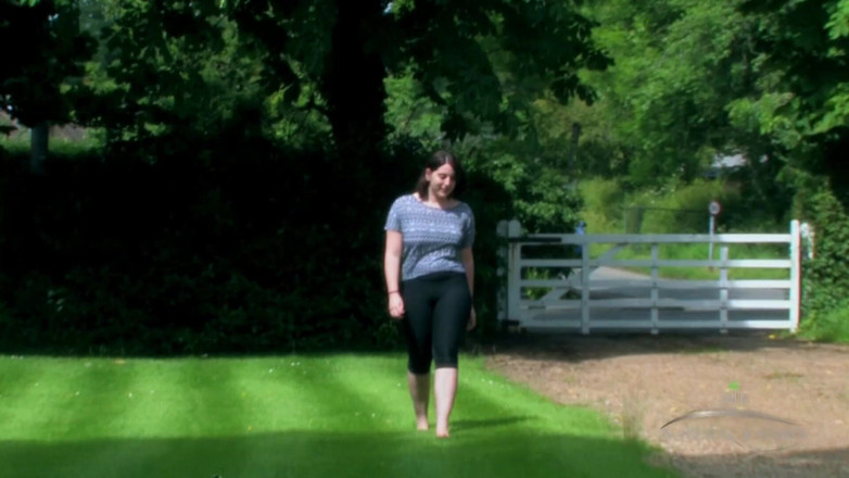 ATK Fans (Hairy): Beryl Is Rocking Her Bare Feet Through the Soft Grass
