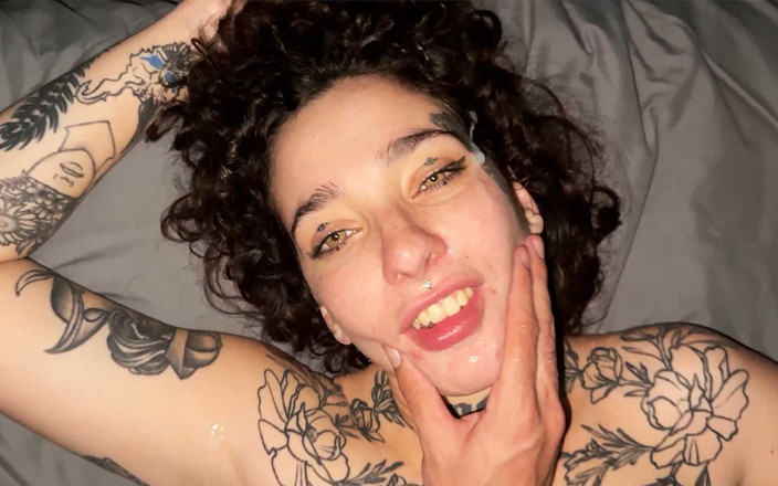 Shady Sluts: Alternative Schlampe Rebekah Rose hat mehrmals intensiv gefickt, bis sie...