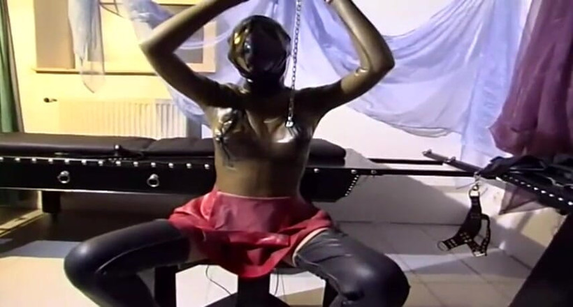 Fetish Desire: Maskeli piliçle bdsm eylemi