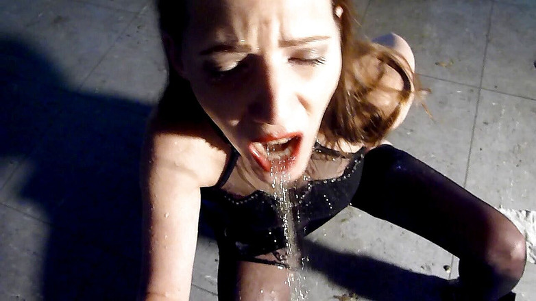 Viktoria Goo: 빅토리아 구 - 오줌 과부하 - S.O.S.! 나는 익사해요!