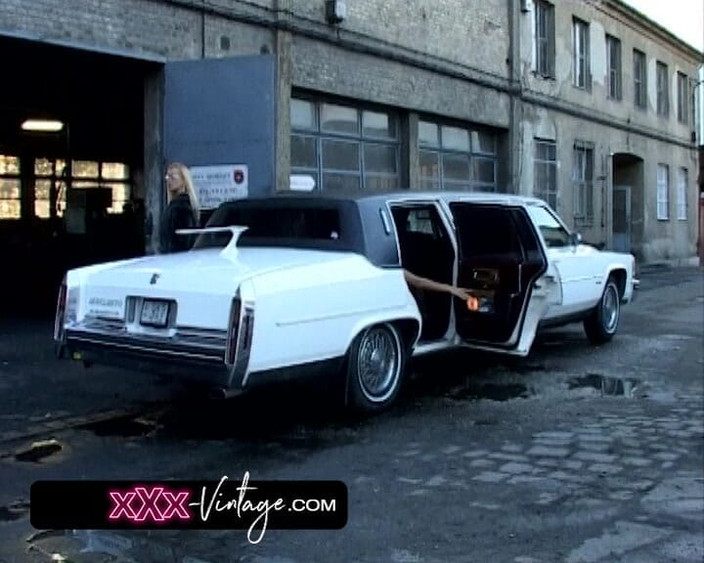 XXX-Vintage: Orgia anale in un magazzino